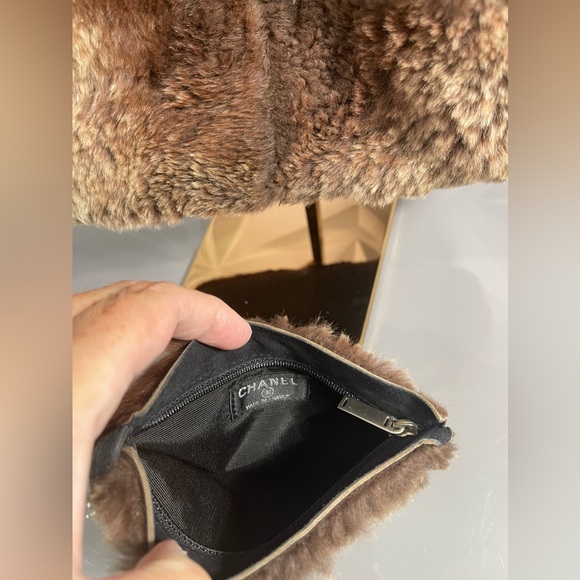 🌟Chanel🌟 Fur Tote Bag with Removable Pouch Rabbit Fur - Picture 8 of 14